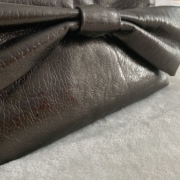 Metallic Clutch - Picture 3 of 12